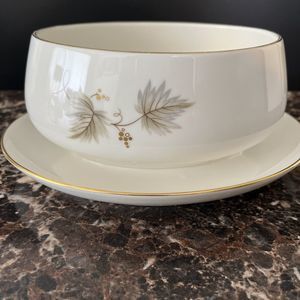 Noritake Ivory China FANTASIA Gravy Boat W/Attached Underplate 7532 Japan 6"